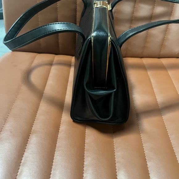 Vintage Black Leather Handbag - Picture 4 of 9